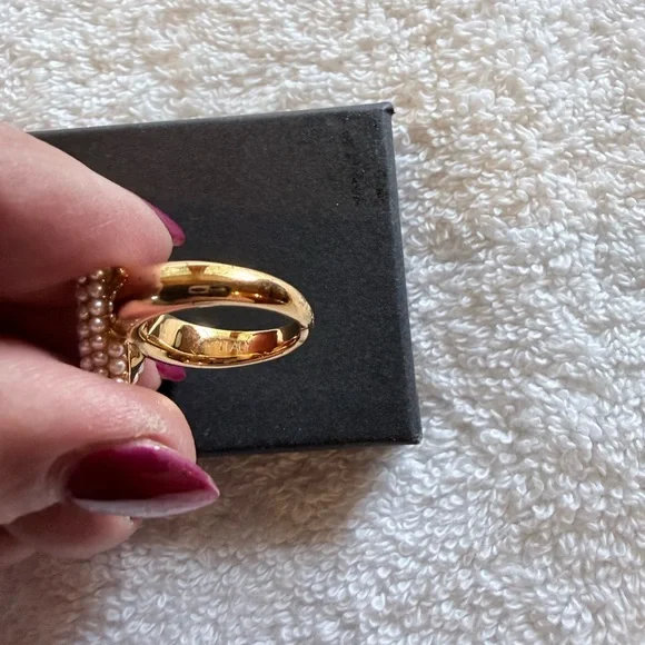 Louis Vuitton Gold and Faux Pearl V Ring - Picture 3 of 4